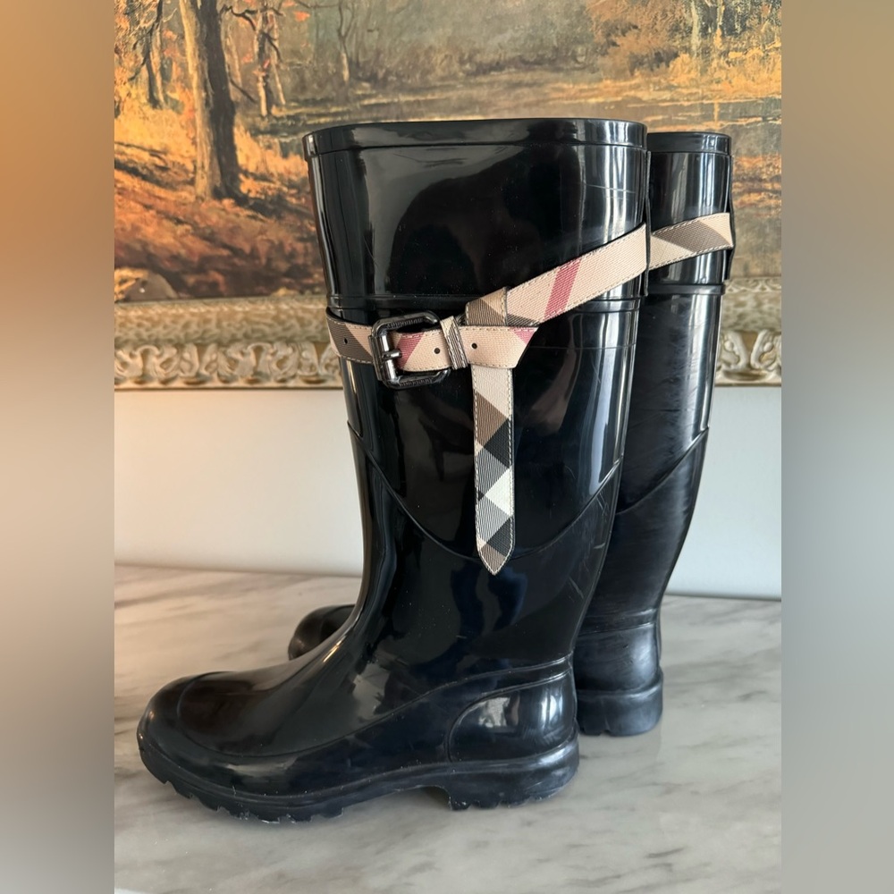 Burberry Women's Kenyon Nova Belt
Rainboots Size: 38 Made in Italy - Picture 2 of 13